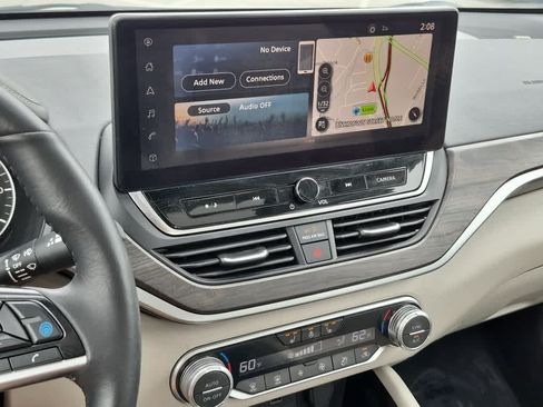 Used 2024 Nissan Altima 2.5 SL FWD image 14