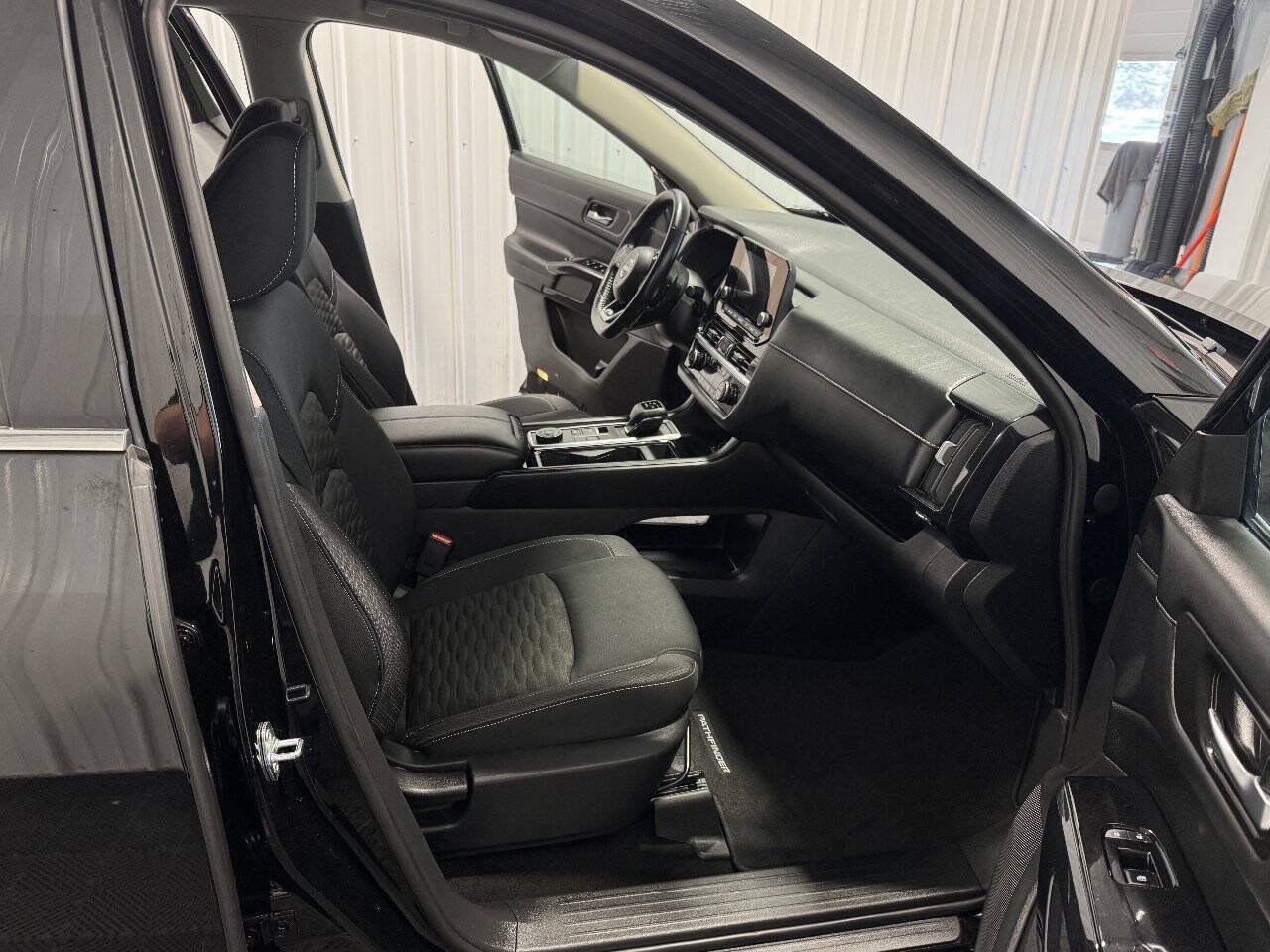 Used 2022 Nissan Pathfinder S AWD/4WD image 16