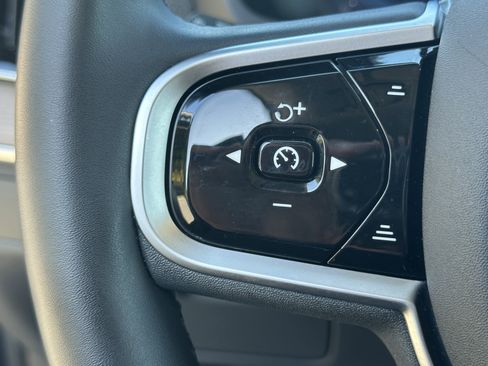 Certified 2025 Volvo XC90 B6 Plus image 19