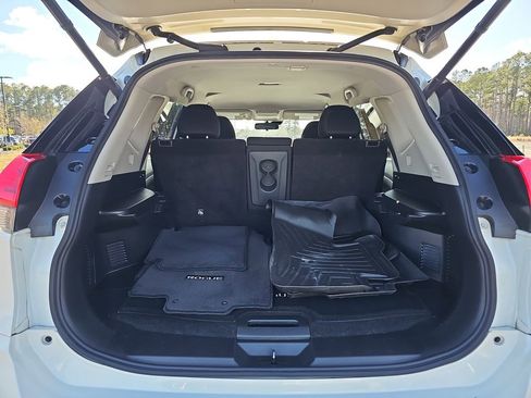 Used 2019 Nissan Rogue SV image 15