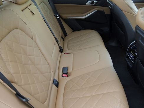 Used 2023 BMW X5 xDrive40i w/ Premium Package AWD/4WD image 39