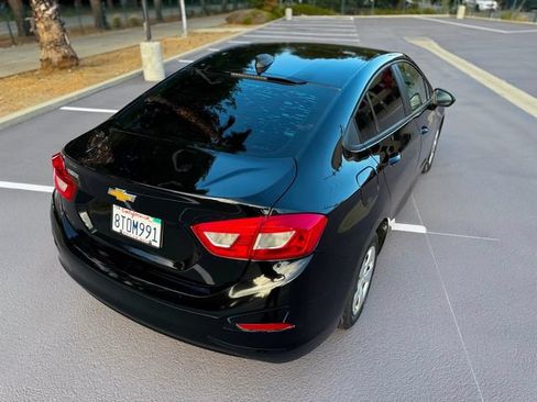 Used 2017 Chevrolet Cruze LS FWD image 29