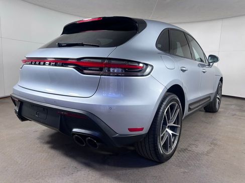 Certified 2024 Porsche Macan image 7