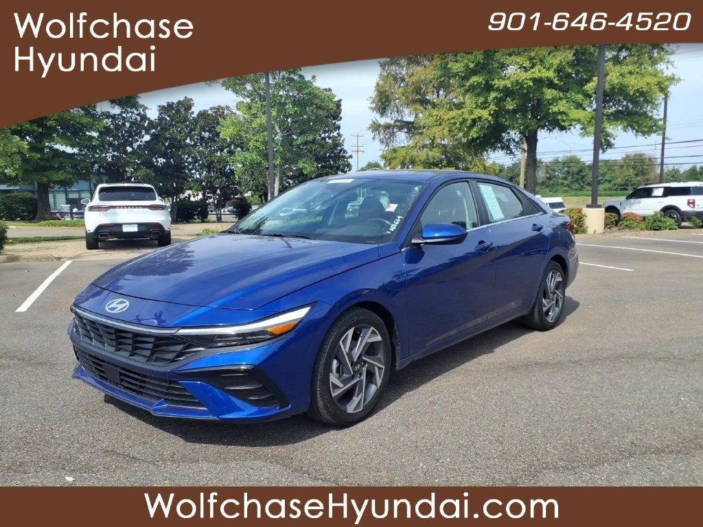 Used 2025 Hyundai Elantra SEL FWD image 1