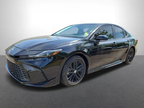 Used 2025 Toyota Camry SE FWD image 1