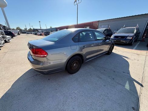 Used 2014 Volkswagen Passat 1.8T S image 22