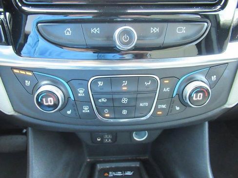 Certified 2023 Chevrolet Traverse Premier FWD image 27