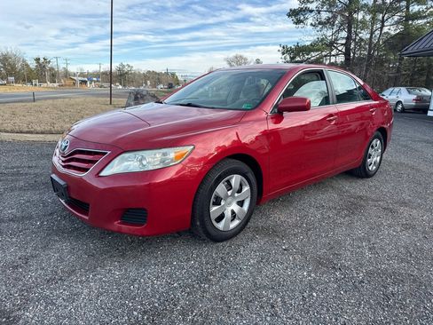 Used 2011 Toyota Camry LE image 3