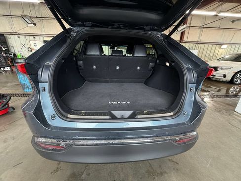Used 2022 Toyota Venza XLE AWD/4WD image 24