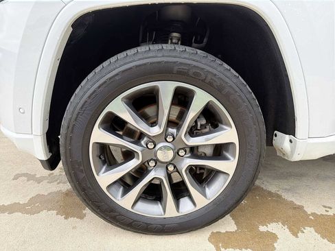 Used 2018 Jeep Grand Cherokee Overland image 10