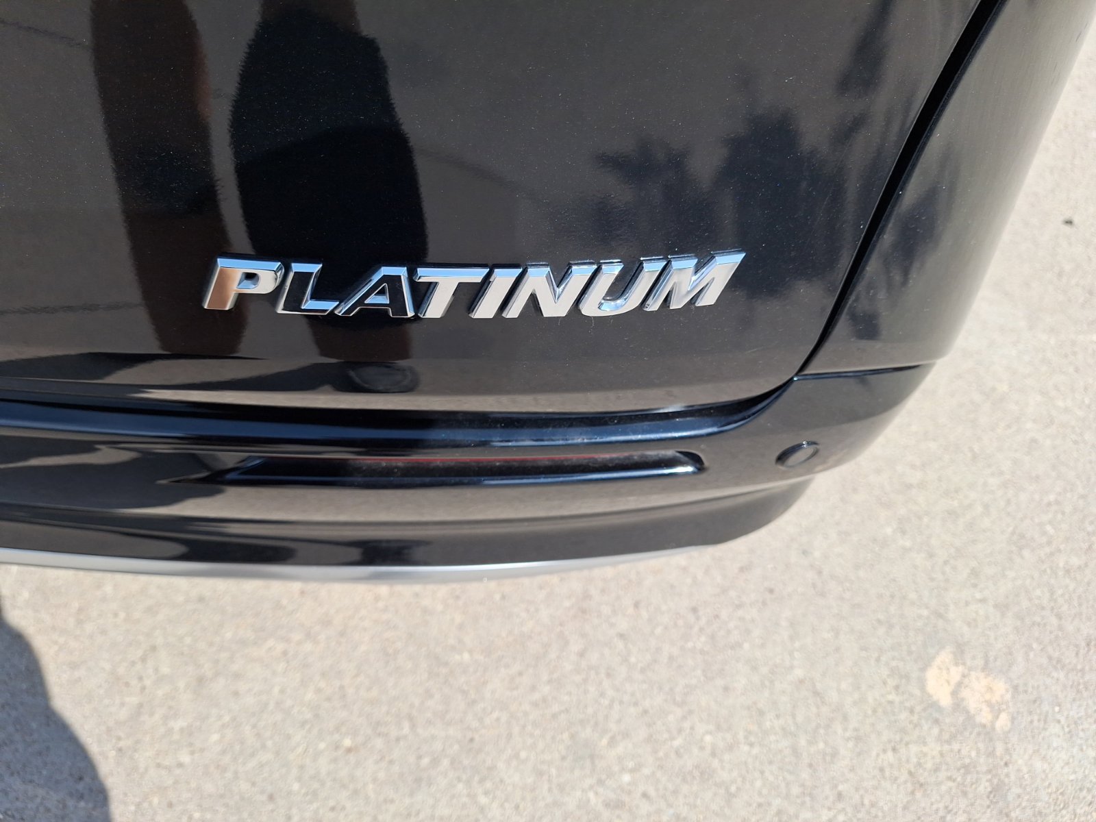 Used 2025 Toyota Sienna Platinum AWD/4WD image 12