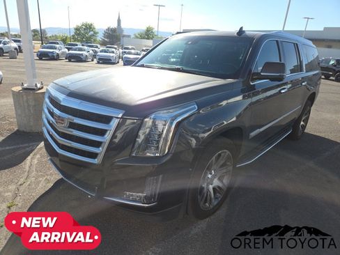 Used 2015 Cadillac Escalade ESV Luxury AWD/4WD image 2