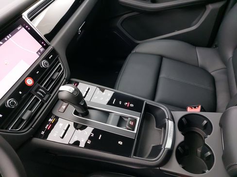 New 2026 Porsche Macan image 27