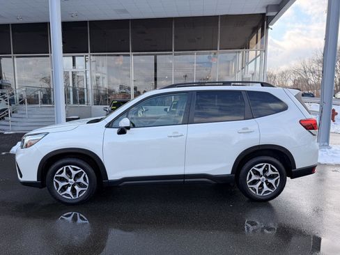 Used 2019 Subaru Forester Premium image 2