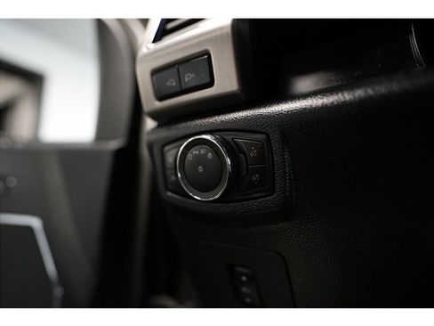 Used 2015 Ford F150 Platinum w/ Equipment Group 701A Luxury RWD image 18