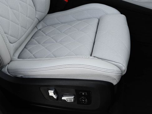 Used 2024 BMW X5 M60i image 40