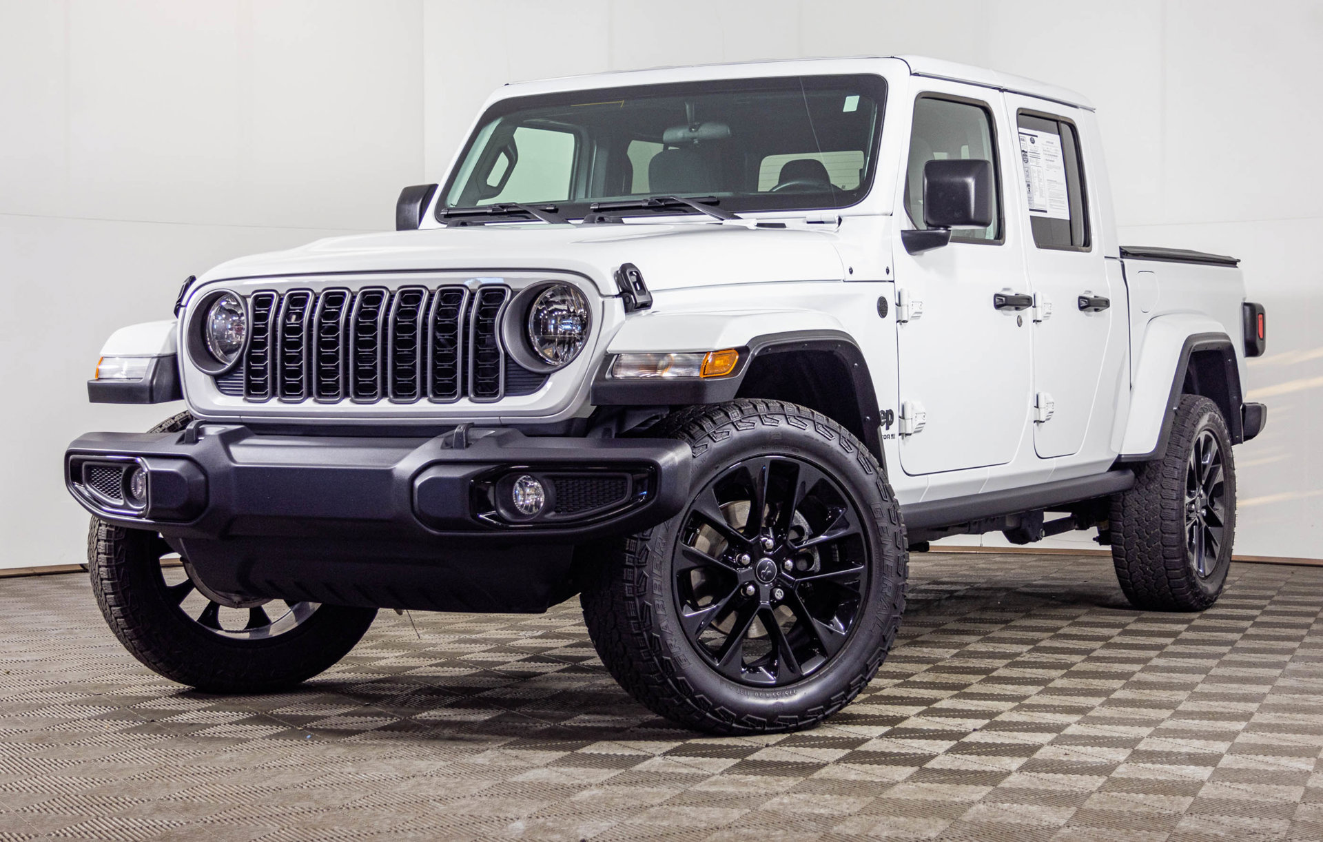 Used 2025 Jeep Gladiator Sport AWD/4WD image 2