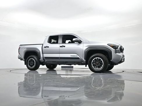 Used 2024 Toyota Tacoma TRD Off-Road AWD/4WD image 31