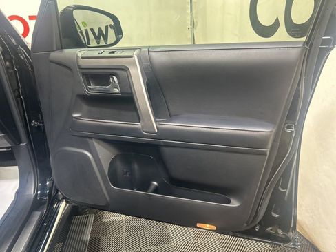 Used 2024 Toyota 4Runner Limited AWD/4WD image 9