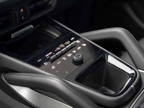 Certified 2024 Porsche Cayenne image 25