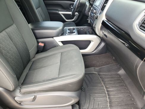 Used 2017 Nissan Titan SV AWD/4WD image 17