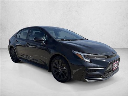 Used 2026 Toyota Corolla SE FWD image 3