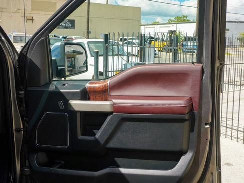 Used 2015 Ford F150 Platinum w/ Equipment Group 701A Luxury image 17