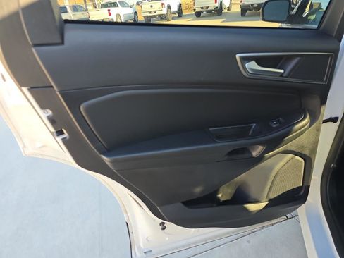 Used 2021 Ford Edge SE image 17