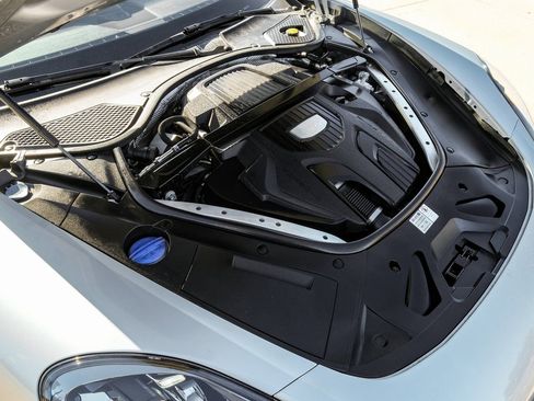 Used 2018 Porsche Panamera 4 image 48