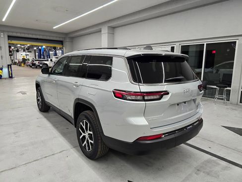 New 2025 Jeep Grand Cherokee L Limited w/ Luxury Tech Group II AWD/4WD image 4