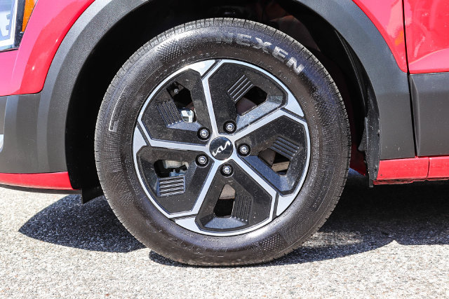 Certified 2025 Kia Niro EX FWD image 12