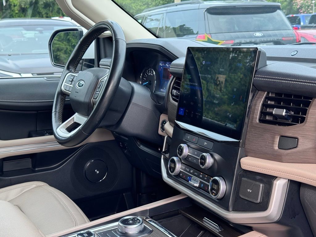 Used 2024 Ford Expedition Limited AWD/4WD image 5