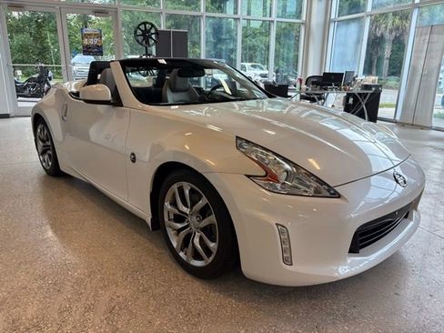 Used 2014 Nissan 370Z Touring RWD image 6