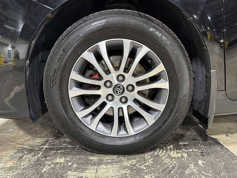 Used 2018 Toyota Sienna XLE w/ XLE Navigation Package image 10