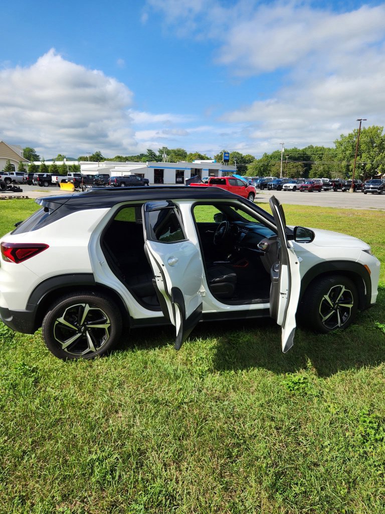 Used 2022 Chevrolet TrailBlazer RS w/ Technology Package FWD image 11