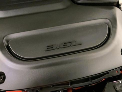 Used 2024 Chrysler Pacifica Select image 30