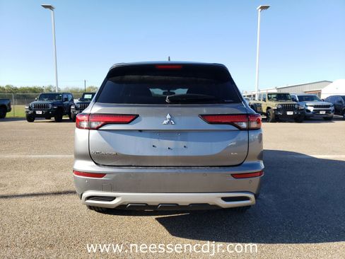 Used 2024 Mitsubishi Outlander SE Black Edition image 6