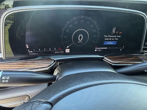 Used 2021 Cadillac Escalade Luxury RWD image 36