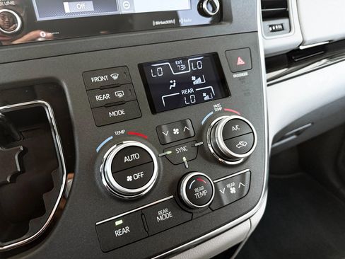 Used 2019 Toyota Sienna XLE w/ XLE Navigation Package AWD/4WD image 20