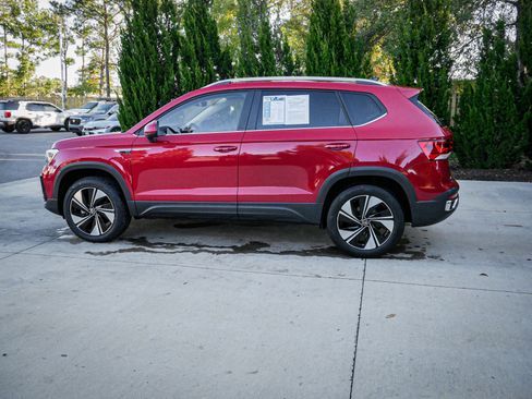 Used 2024 Volkswagen Taos SE w/ Panoramic Sunroof Package image 7