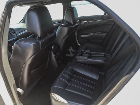Used 2018 Chrysler 300 S RWD image 18