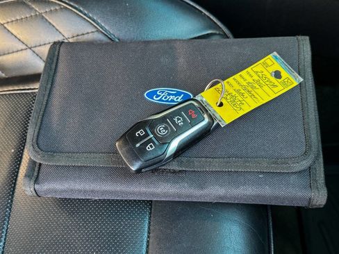 Used 2016 Ford Explorer Platinum image 41