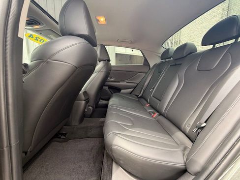 Used 2024 Hyundai Elantra Limited image 11