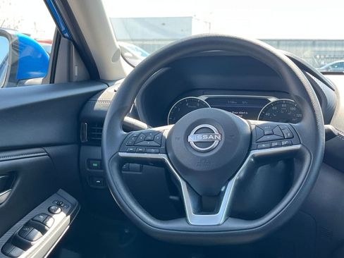 Used 2025 Nissan Sentra SV FWD image 27