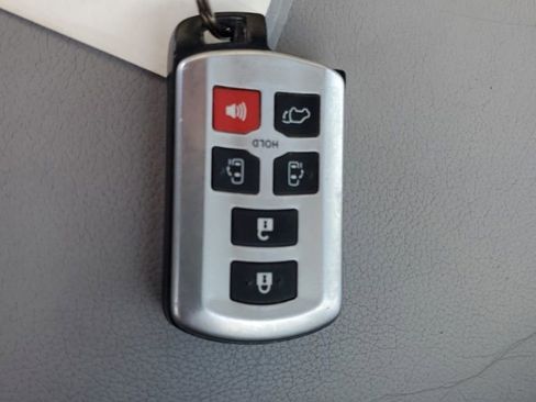 Used 2015 Toyota Sienna XLE image 30