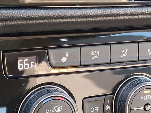 Used 2024 Volkswagen Taos SE image 32