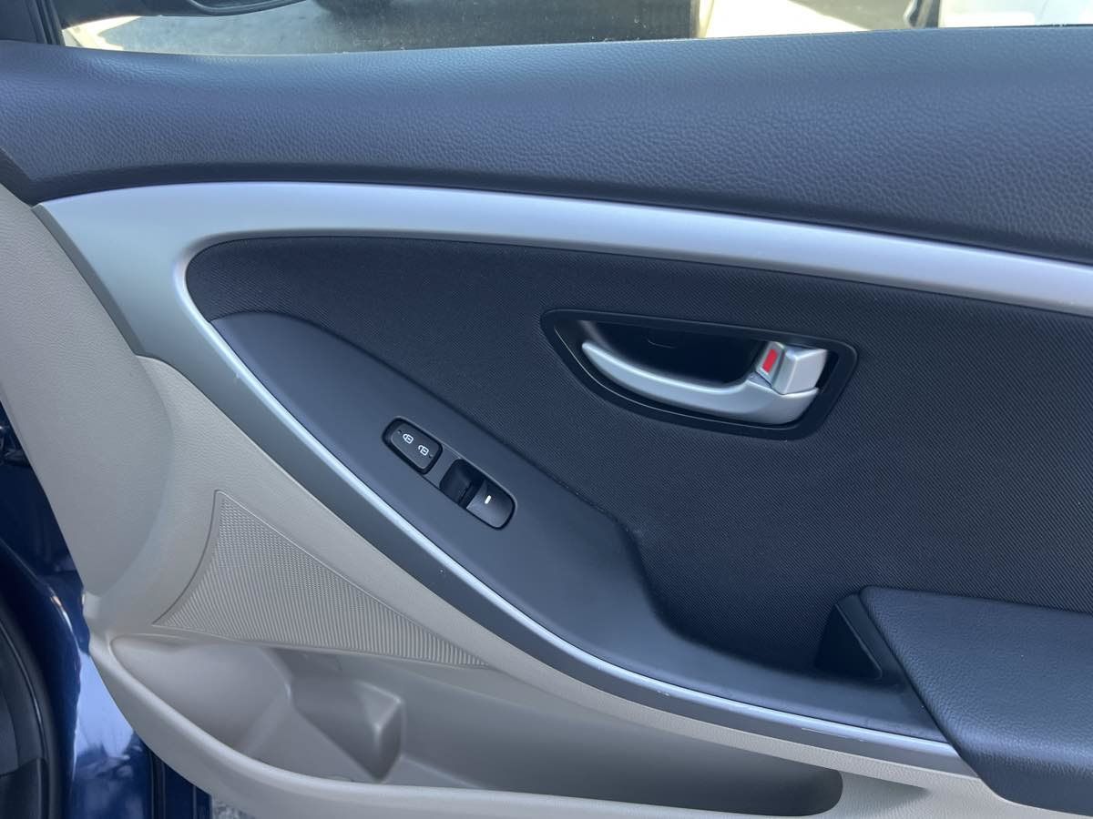 Used 2016 Hyundai Elantra GT FWD image 14
