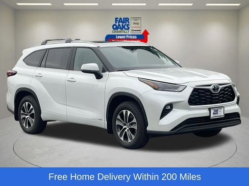 Used 2025 Toyota Highlander XLE AWD/4WD image 1
