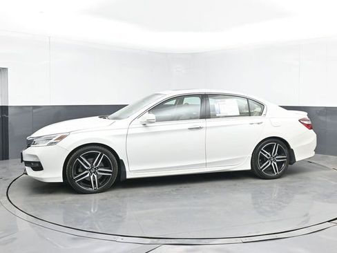 Used 2017 Honda Accord Touring image 6