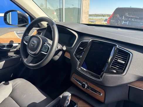 Used 2025 Volvo XC90 B6 Plus image 16